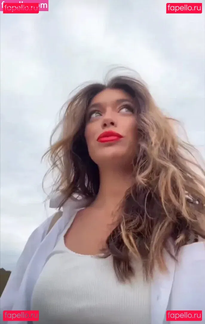 Tabitha Swatosh Onlyfans Photo Gallery 