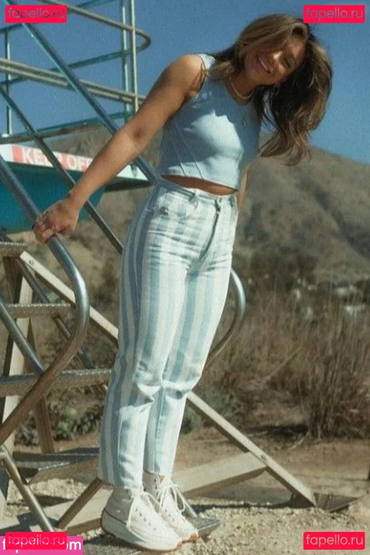 Tabitha Swatosh Onlyfans Photo Gallery 