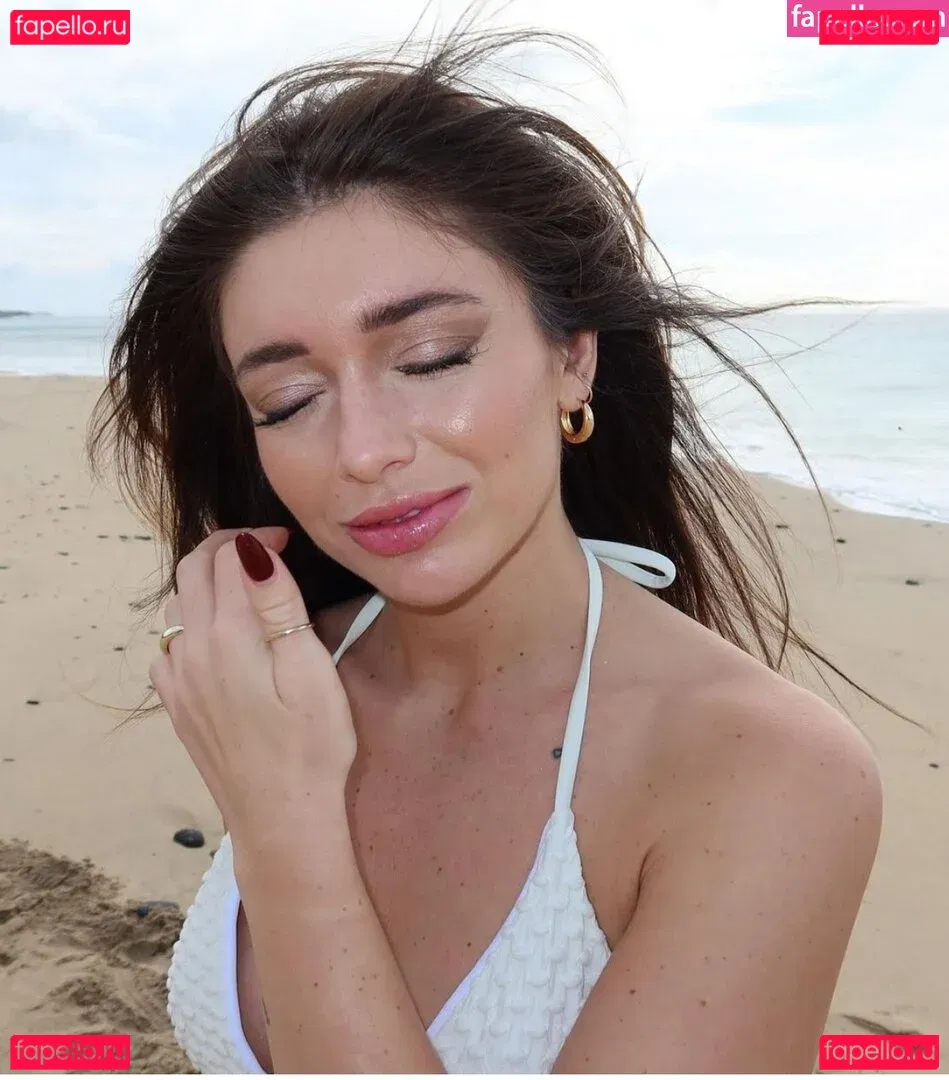 Tabitha Swatosh Onlyfans Photo Gallery 