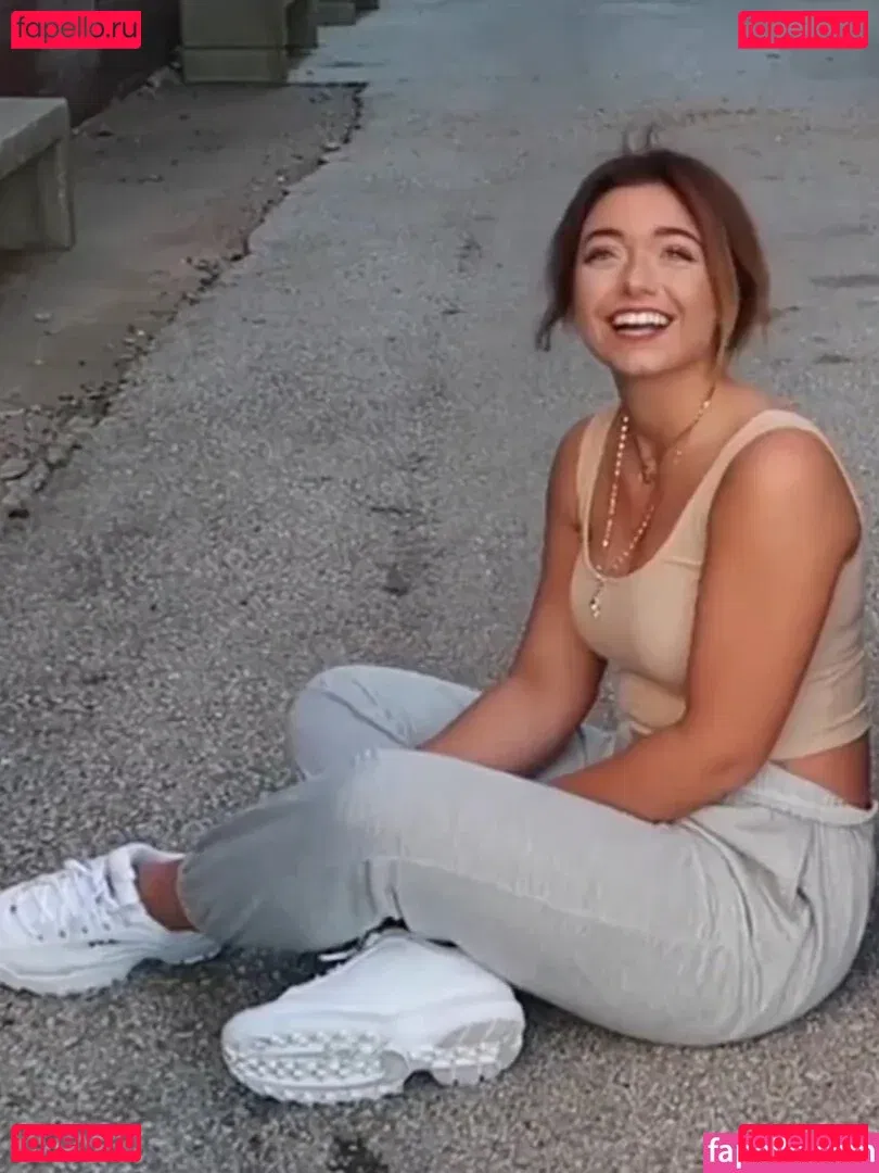 Tabitha Swatosh Onlyfans Photo Gallery 