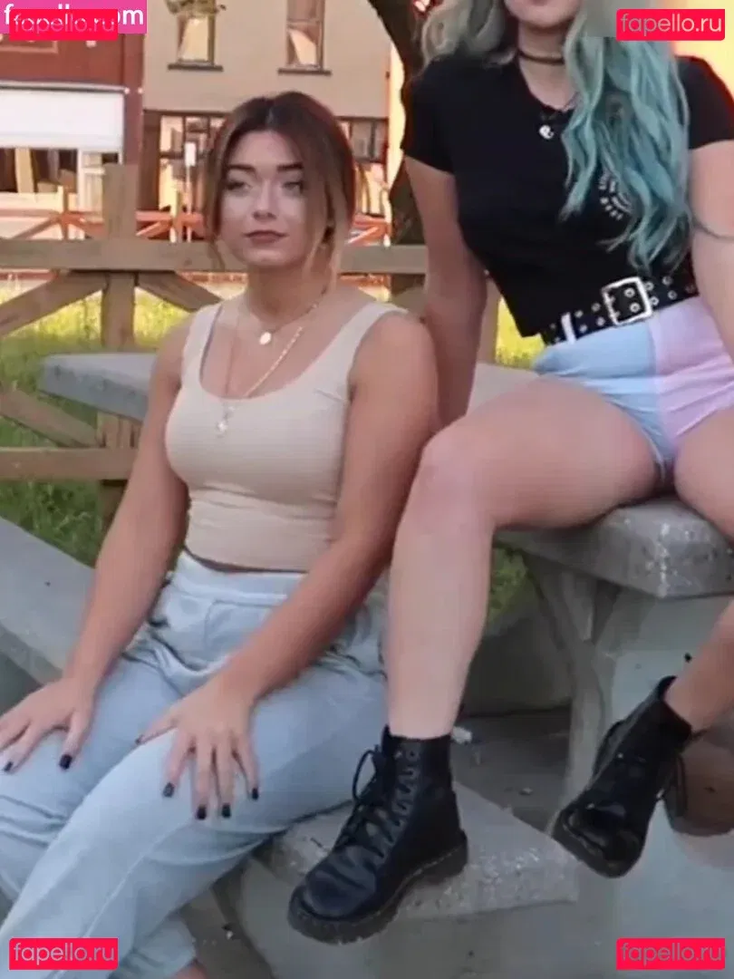 Tabitha Swatosh Onlyfans Photo Gallery 