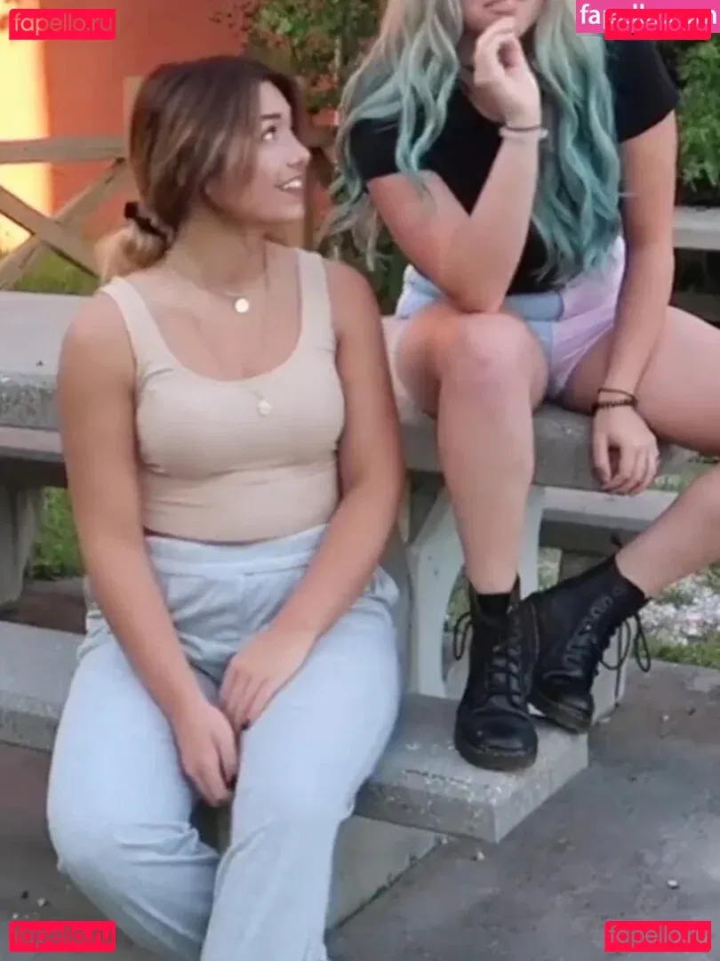 Tabitha Swatosh Onlyfans Photo Gallery 