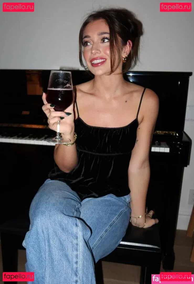 Tabitha Swatosh Onlyfans Photo Gallery 