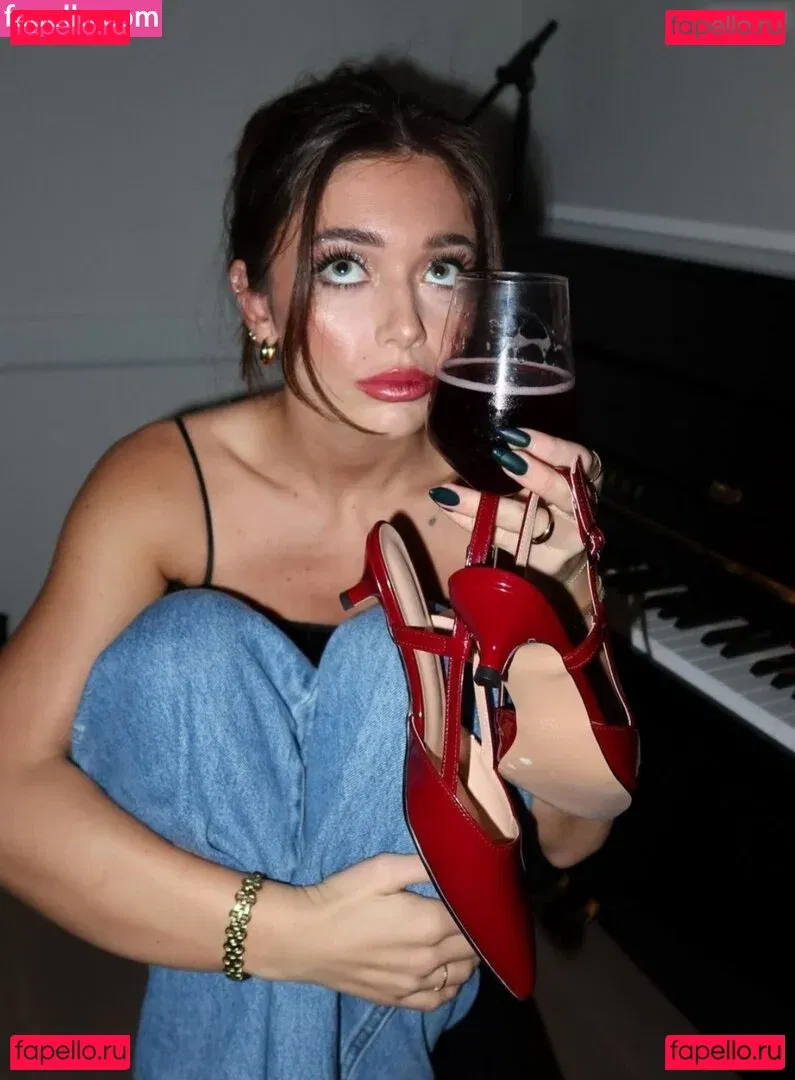 Tabitha Swatosh Onlyfans Photo Gallery 