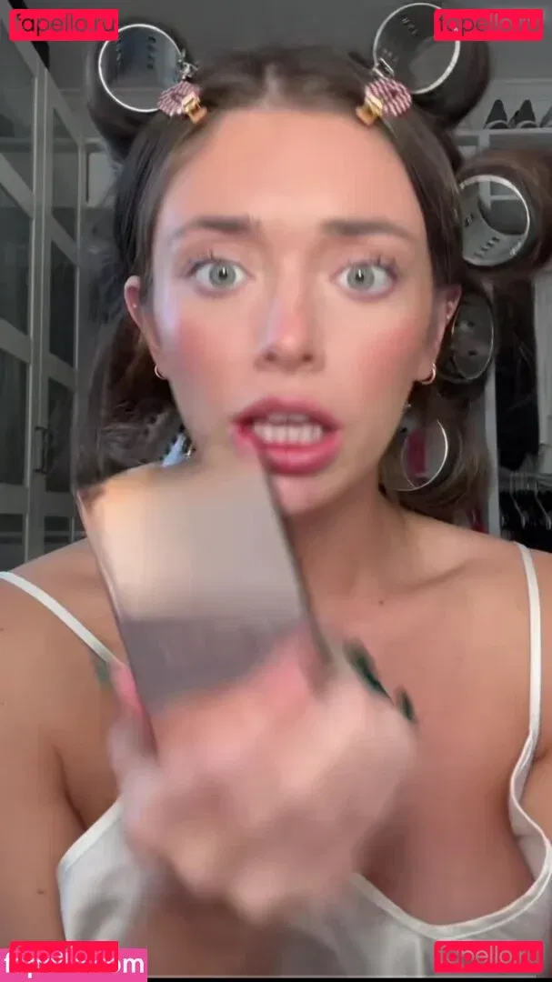 Tabitha Swatosh Onlyfans Photo Gallery 