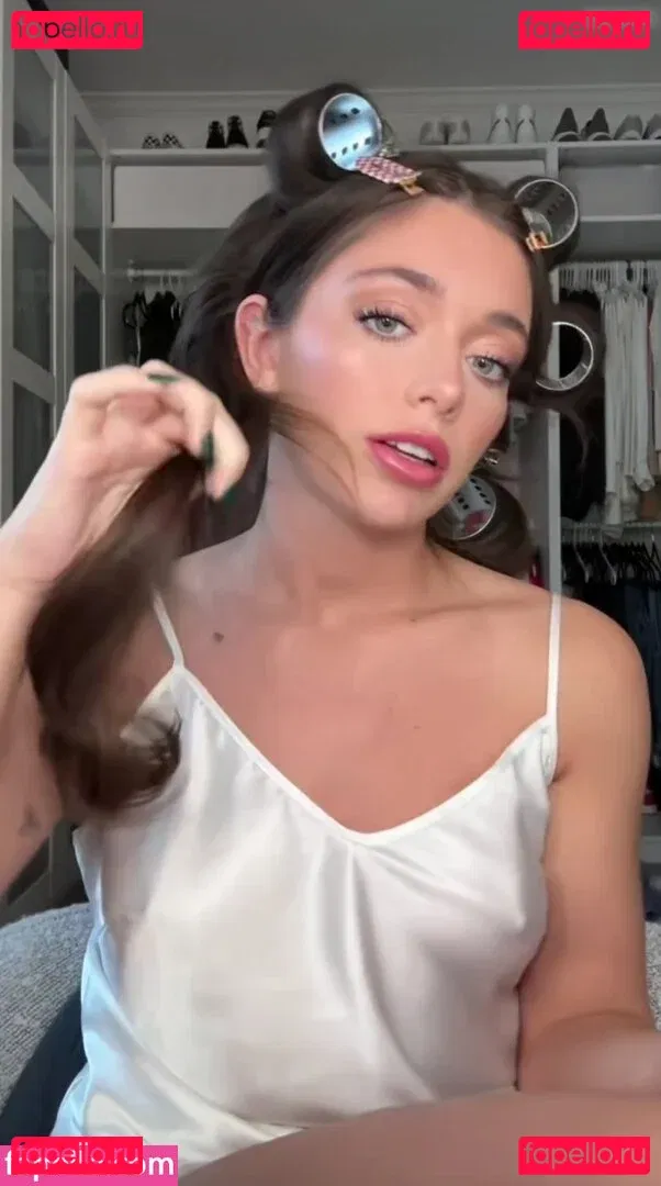 Tabitha Swatosh Onlyfans Photo Gallery 