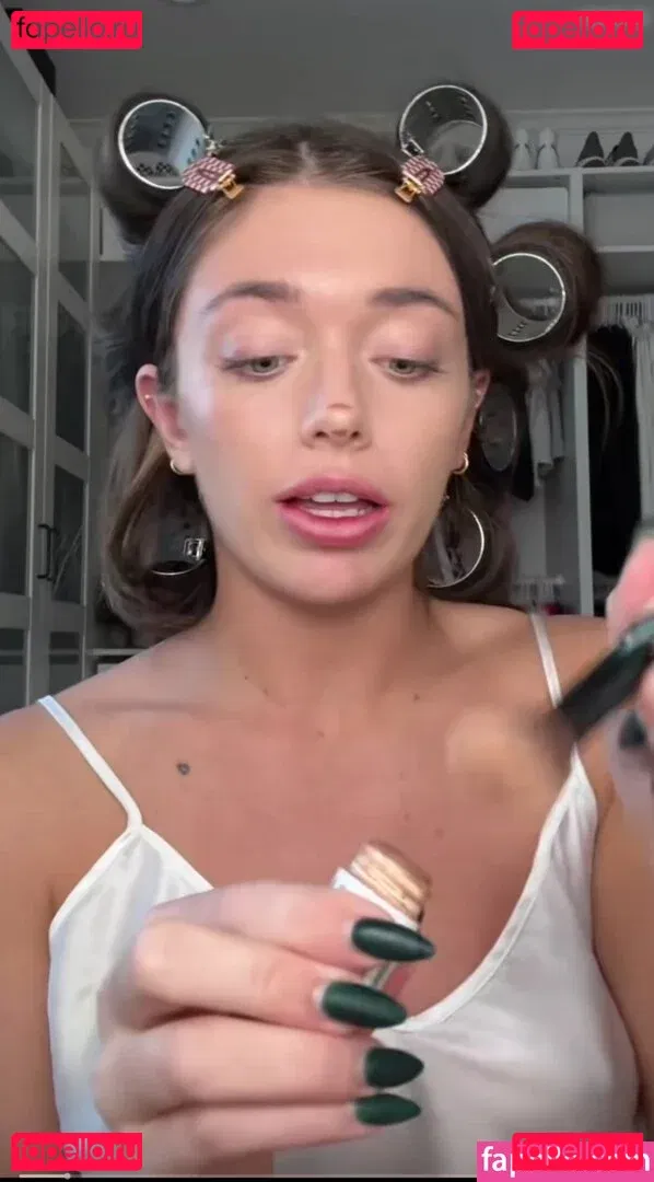 Tabitha Swatosh Onlyfans Photo Gallery 