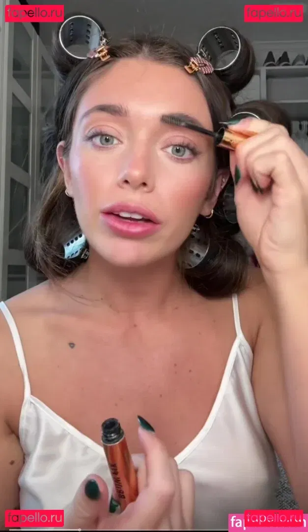 Tabitha Swatosh Onlyfans Photo Gallery 