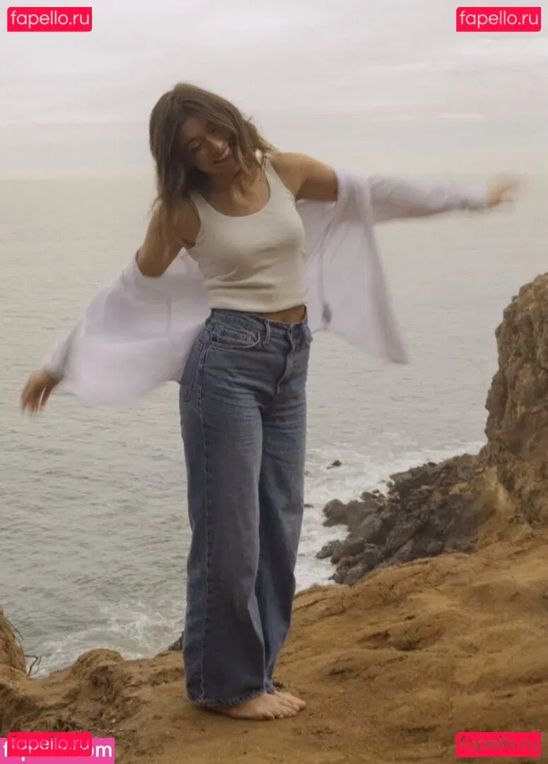 Tabitha Swatosh Onlyfans Photo Gallery 