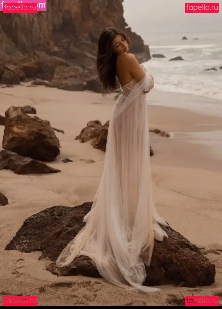 Tabitha Swatosh Onlyfans Photo Gallery 