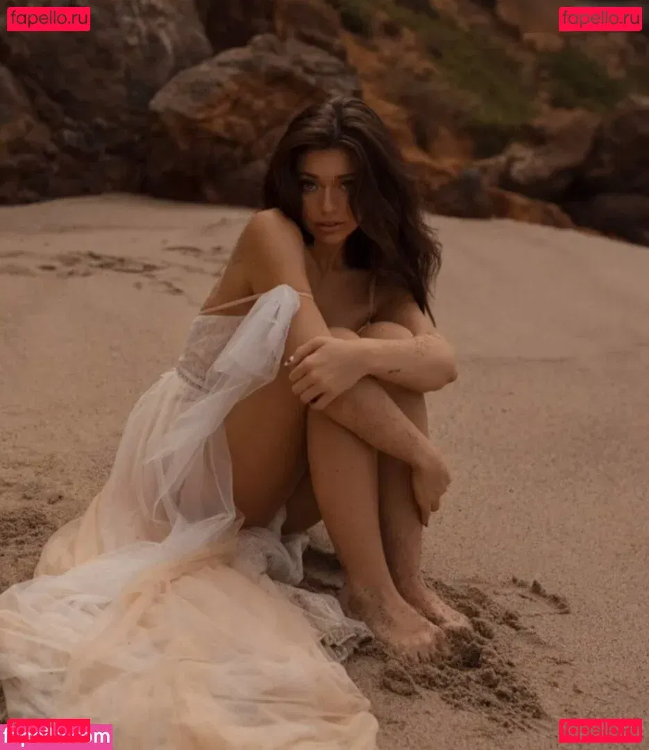 Tabitha Swatosh Onlyfans Photo Gallery 