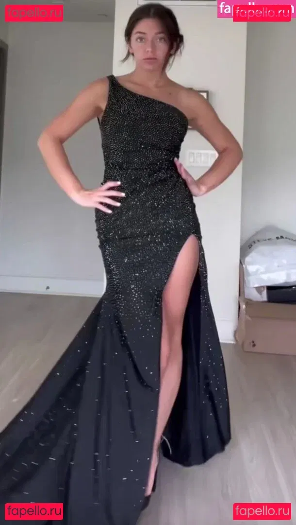 Tabitha Swatosh Onlyfans Photo Gallery 