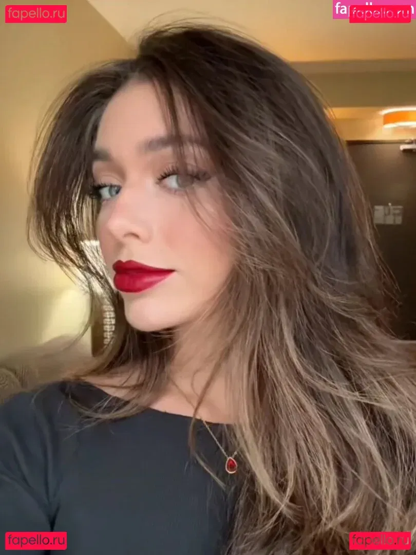 Tabitha Swatosh Onlyfans Photo Gallery 