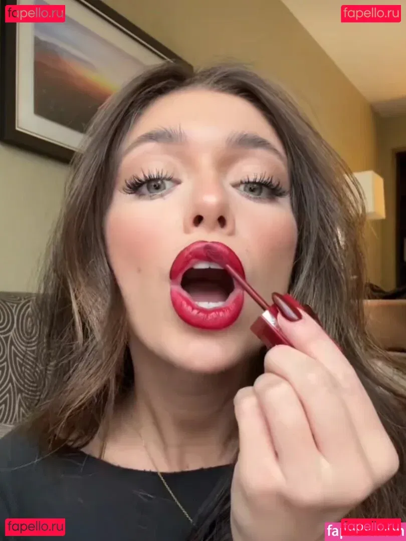 Tabitha Swatosh Onlyfans Photo Gallery 