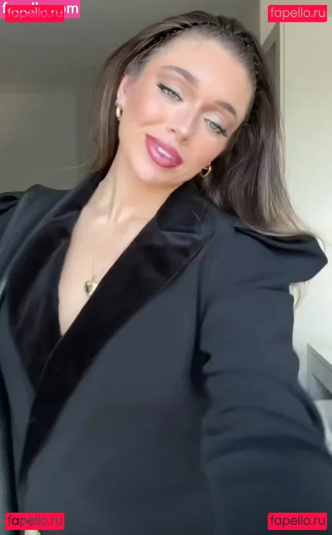 Tabitha Swatosh Onlyfans Photo Gallery 