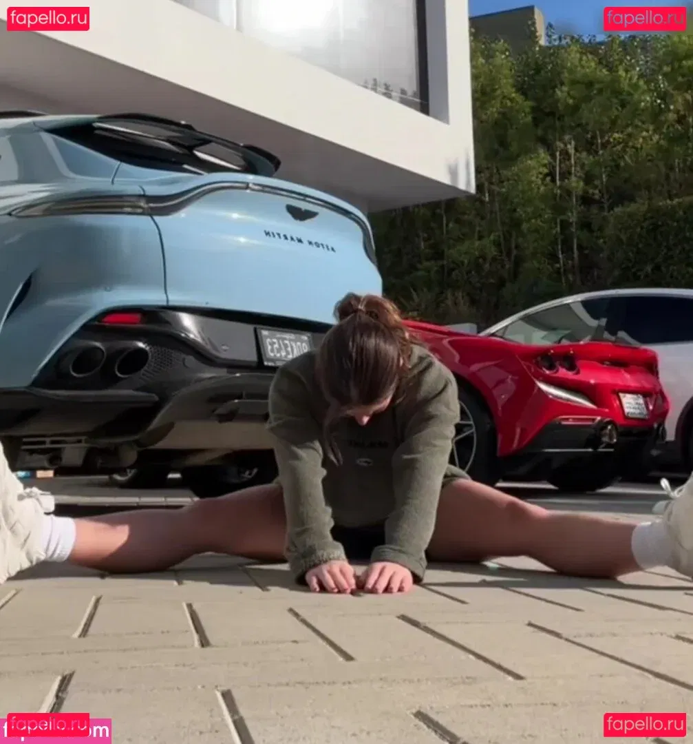 Tabitha Swatosh Onlyfans Photo Gallery 