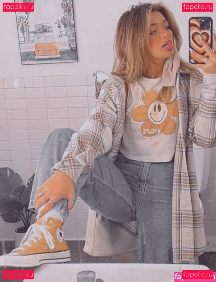 Tabitha Swatosh Onlyfans Photo Gallery 