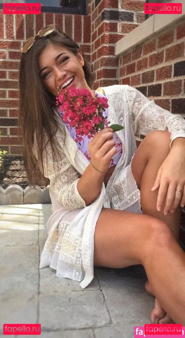 Tabitha Swatosh Onlyfans Photo Gallery 