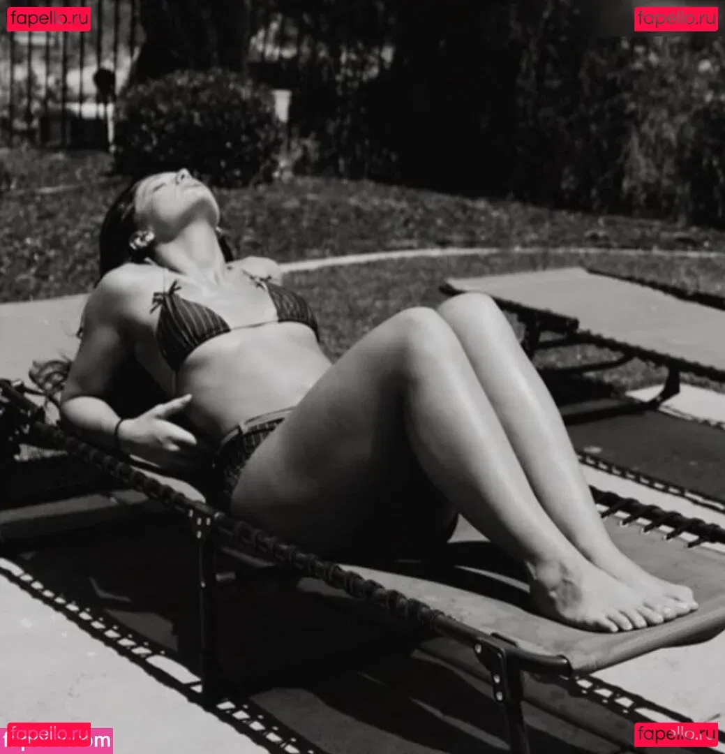 Tabitha Swatosh Onlyfans Photo Gallery 