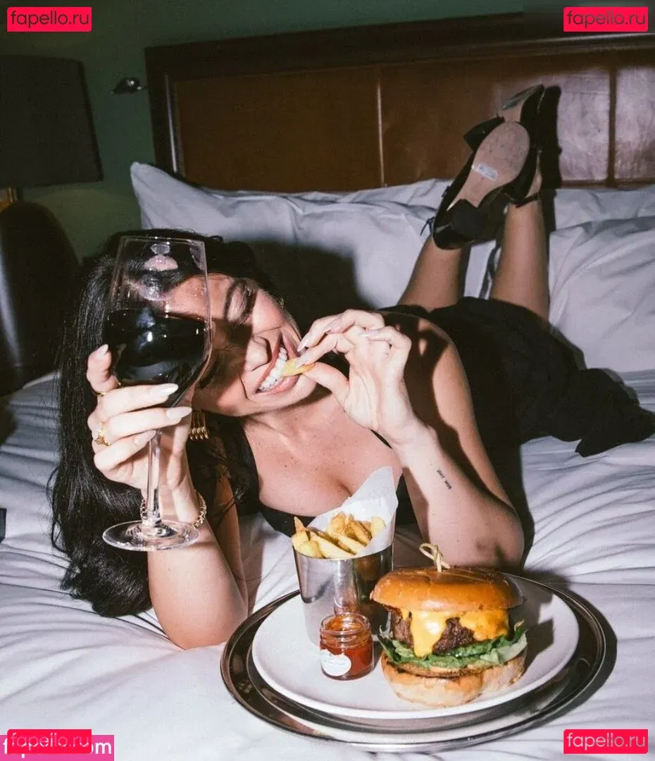 Tabitha Swatosh Onlyfans Photo Gallery 