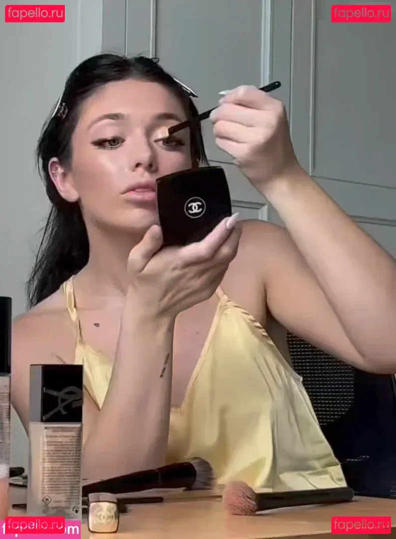 Tabitha Swatosh Onlyfans Photo Gallery 