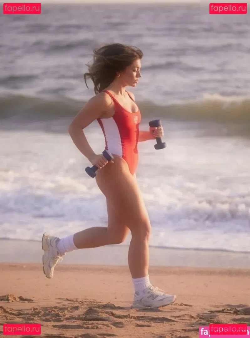 Tabitha Swatosh Onlyfans Photo Gallery 