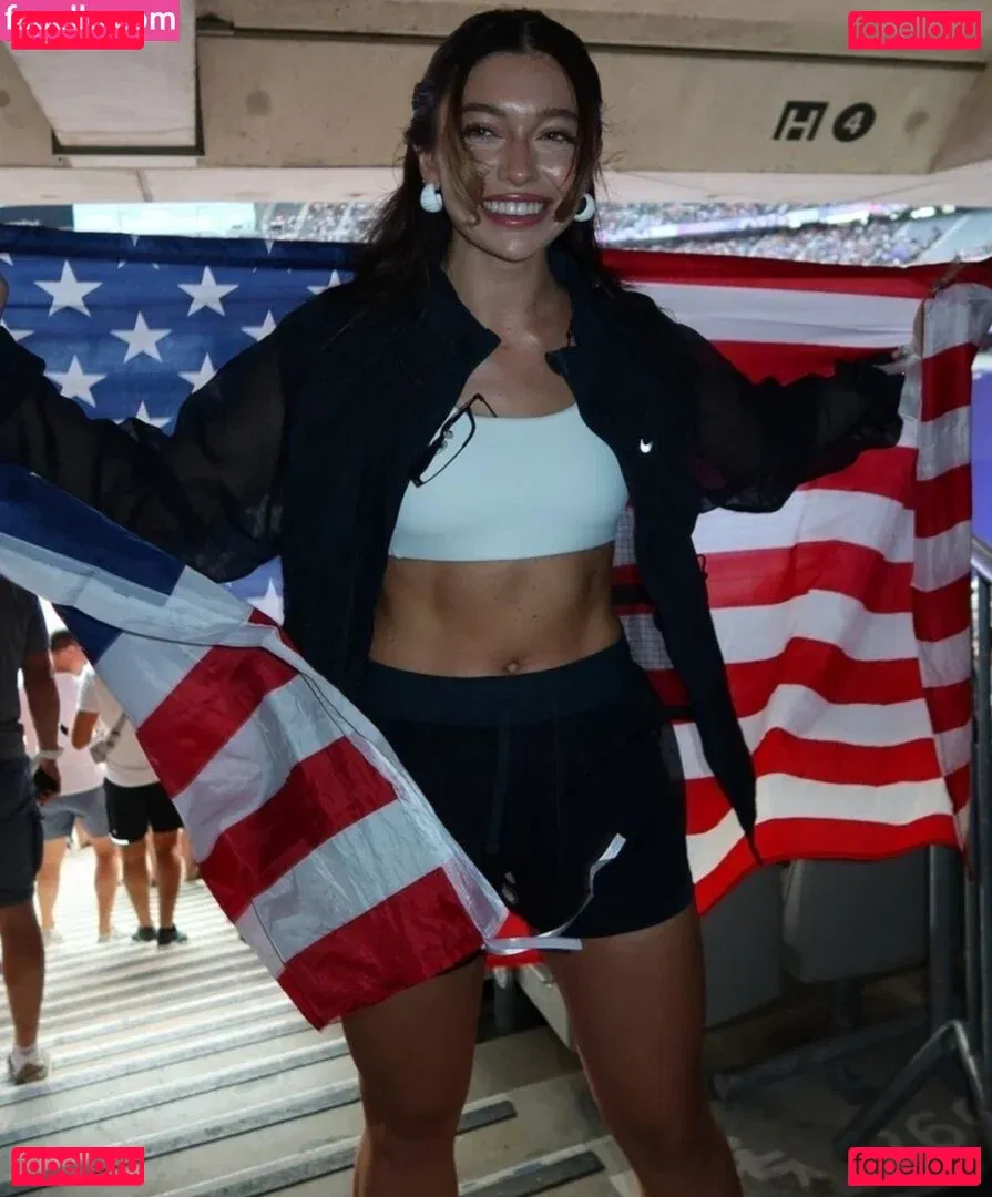 Tabitha Swatosh Onlyfans Photo Gallery 