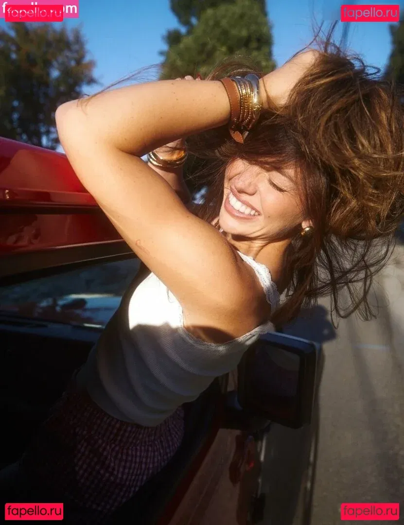 Tabitha Swatosh Onlyfans Photo Gallery 