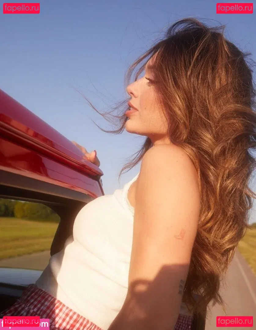 Tabitha Swatosh Onlyfans Photo Gallery 