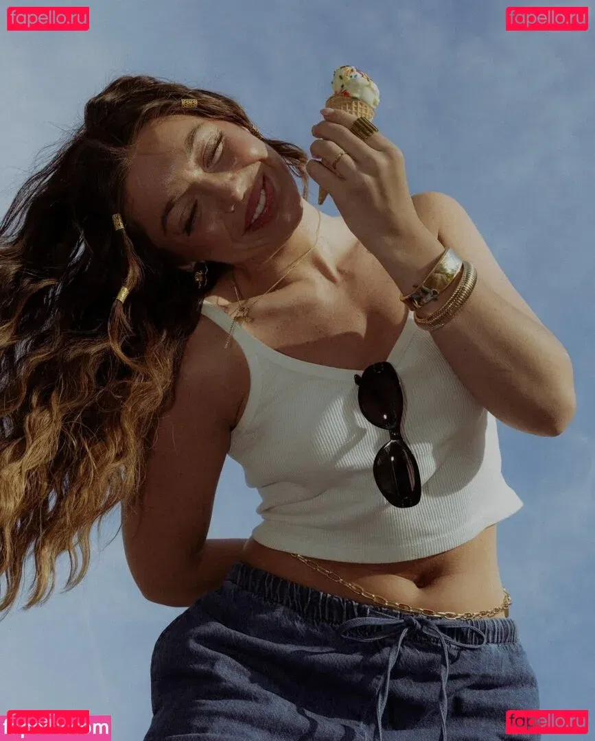 Tabitha Swatosh Onlyfans Photo Gallery 