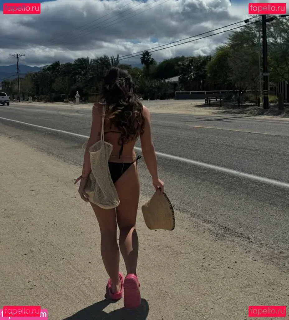 Tabitha Swatosh Onlyfans Photo Gallery 