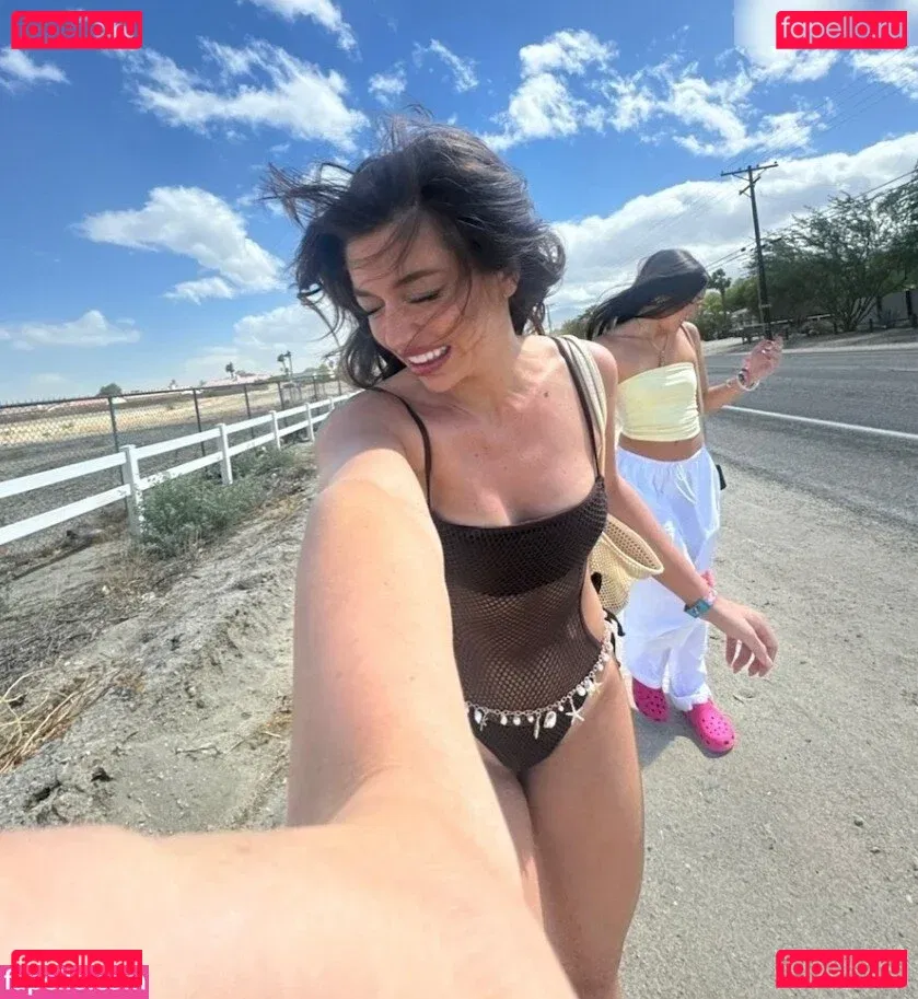 Tabitha Swatosh Onlyfans Photo Gallery 