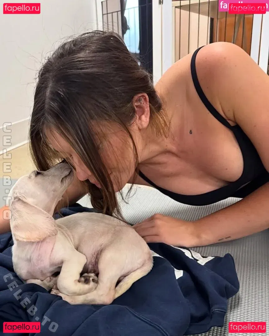 Tabitha Swatosh Onlyfans Photo Gallery 