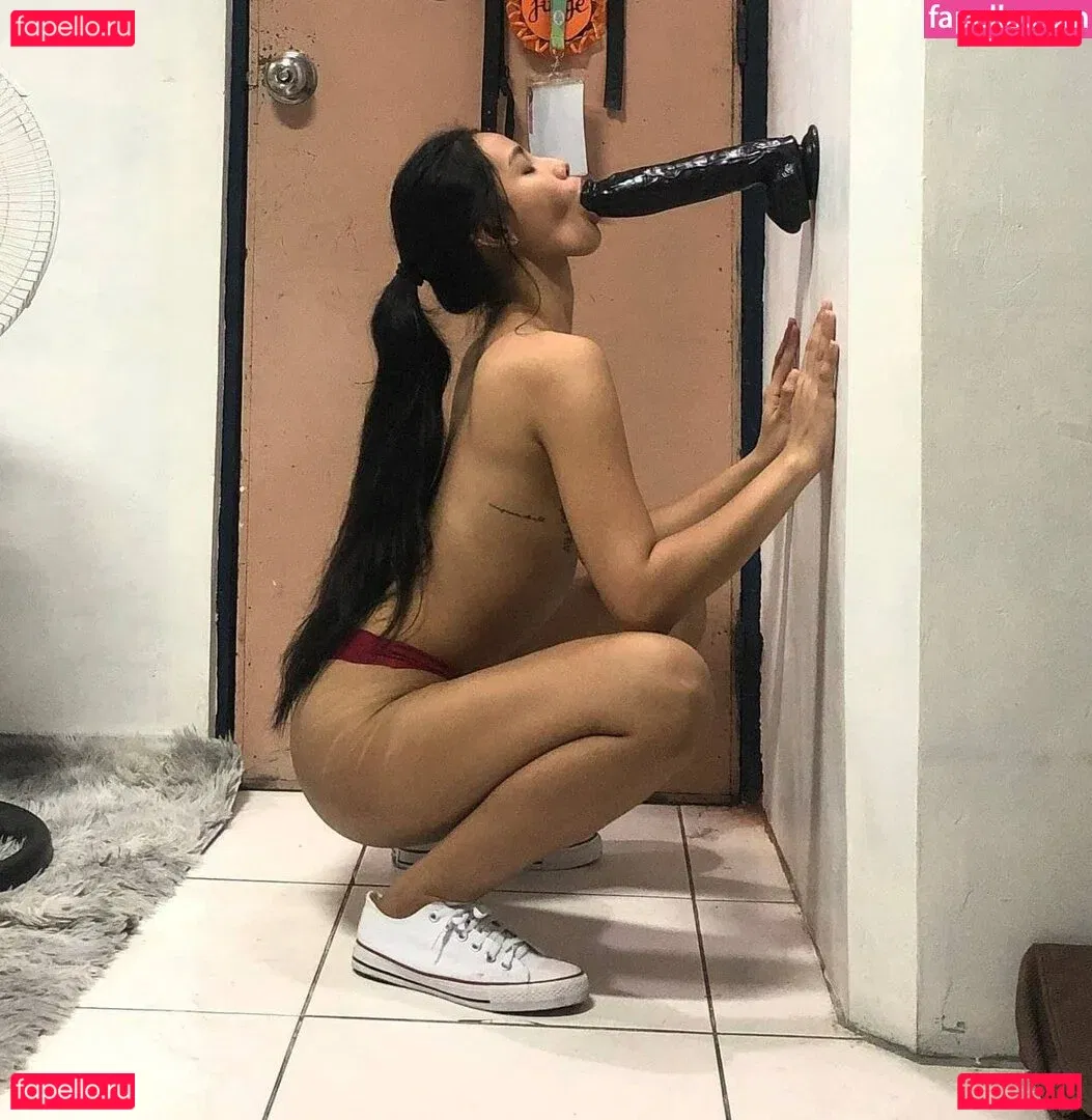 Riza Loren Carrillo Onlyfans Photo Gallery 