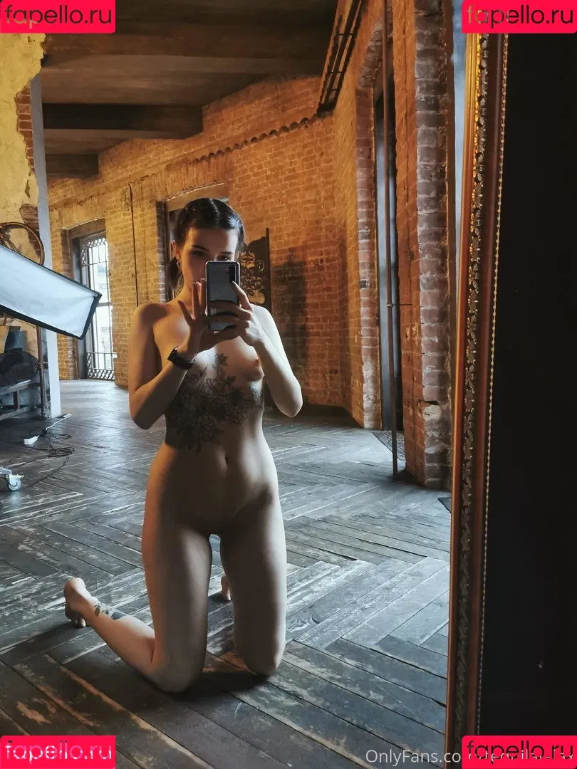 es.lain Onlyfans Photo Gallery 