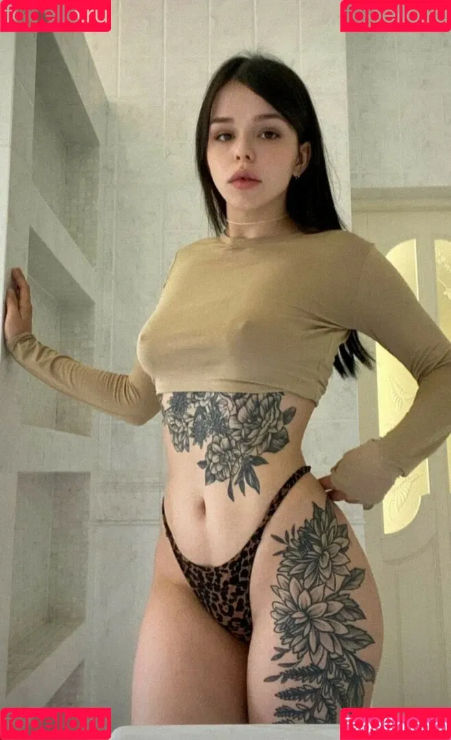 es.lain Onlyfans Photo Gallery 