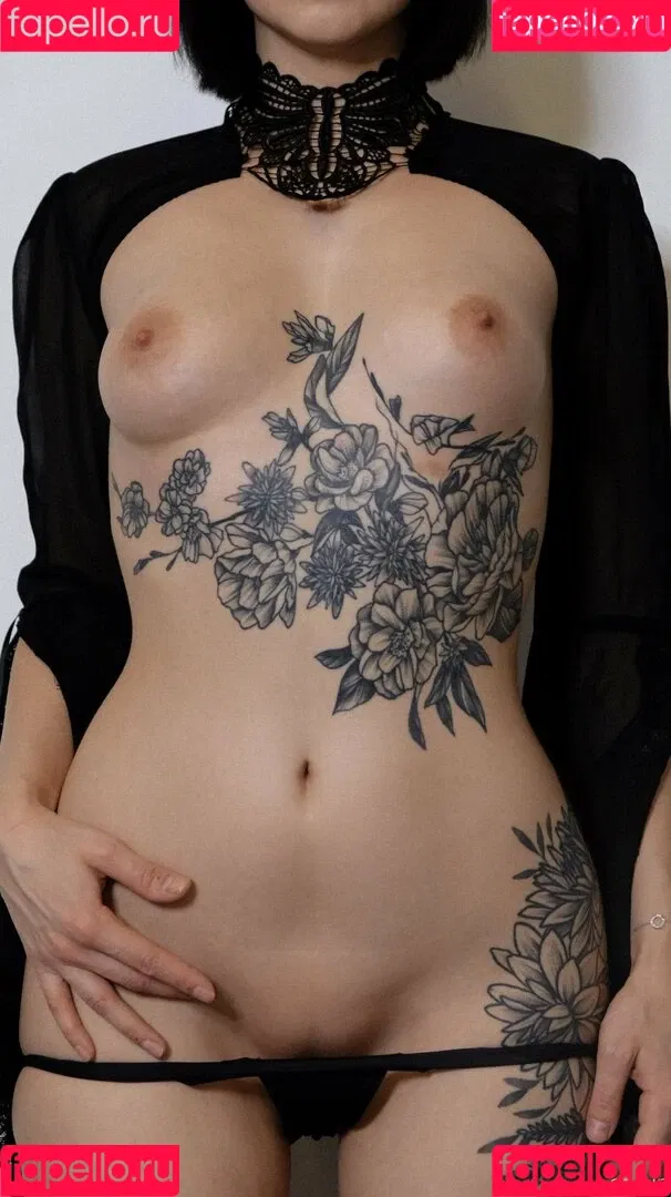 es.lain Onlyfans Photo Gallery 