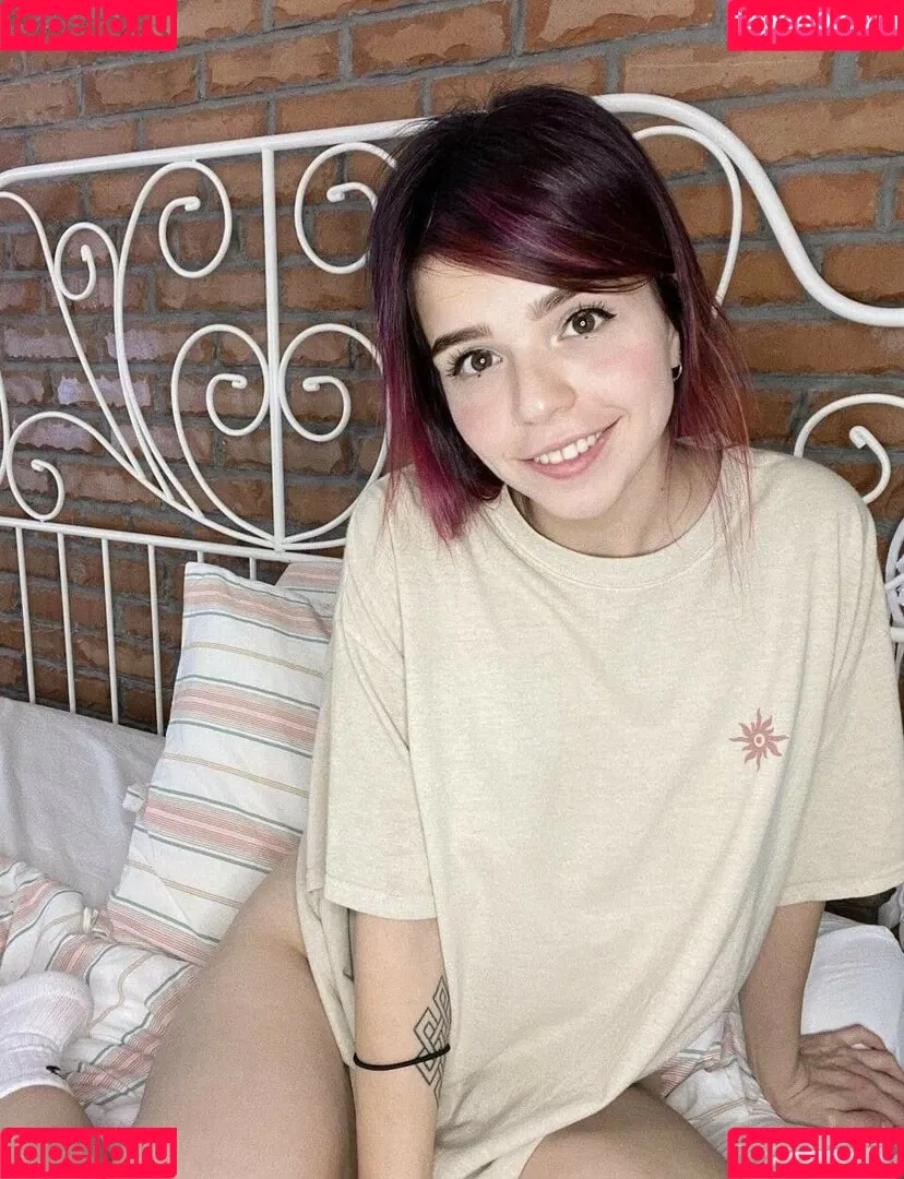 es.lain Onlyfans Photo Gallery 