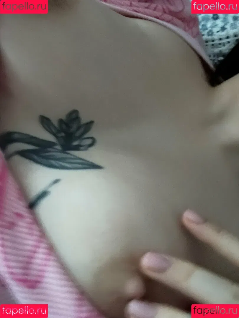 es.lain Onlyfans Photo Gallery 