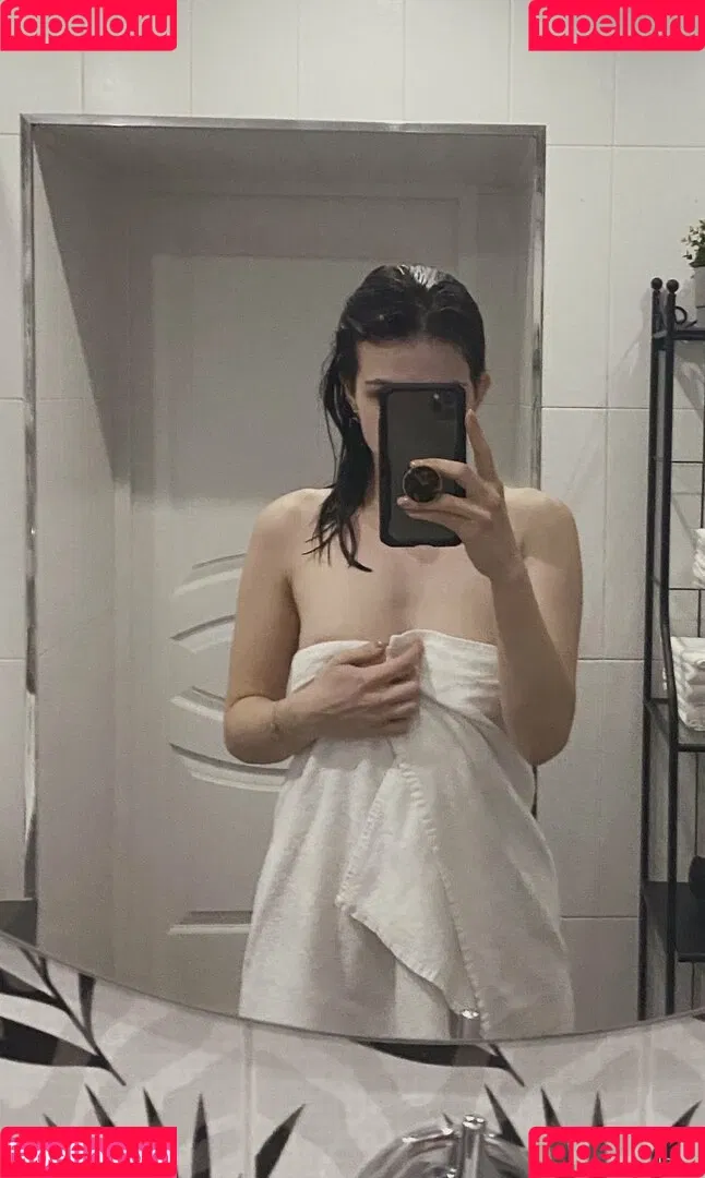 es.lain Onlyfans Photo Gallery 