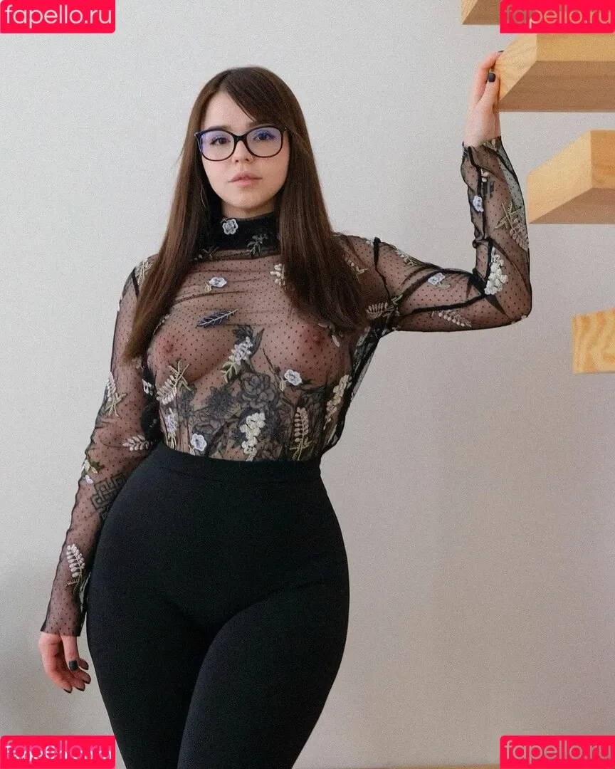 es.lain Onlyfans Photo Gallery 