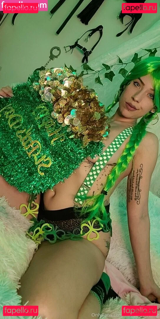 naketalickitung Onlyfans Photo Gallery 