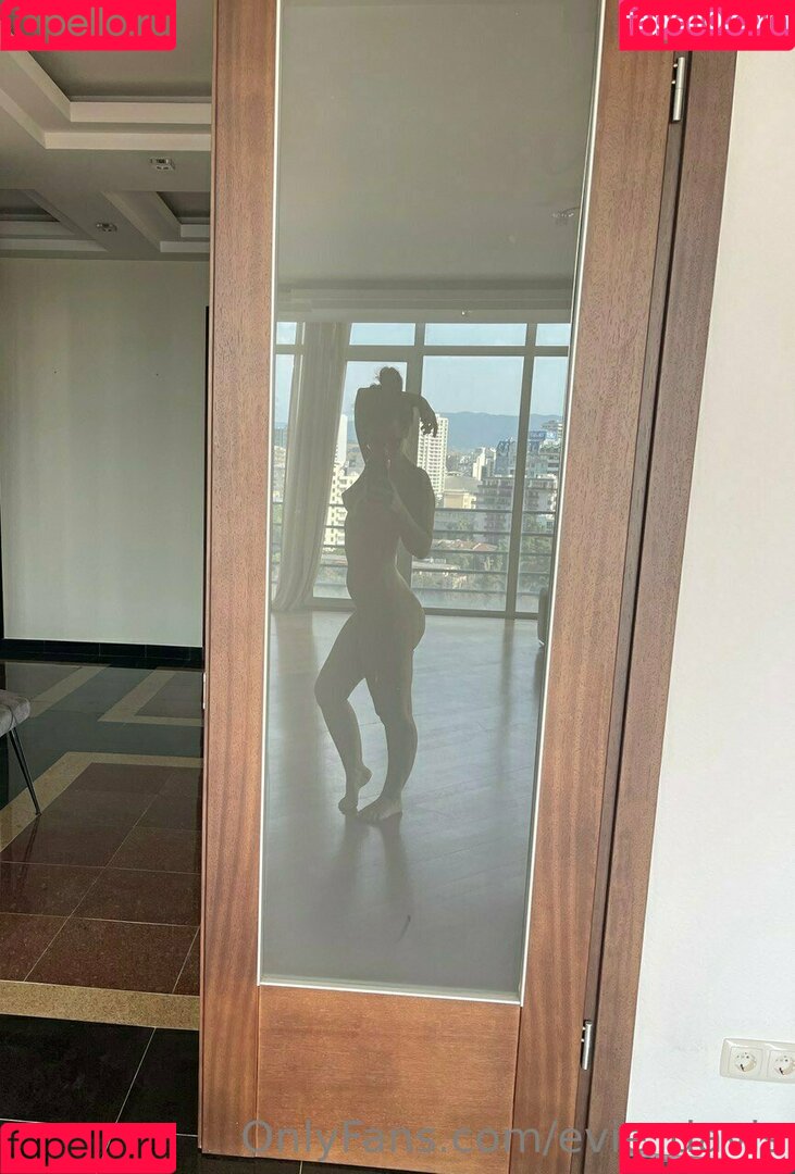 Evie Davis Onlyfans Photo Gallery 