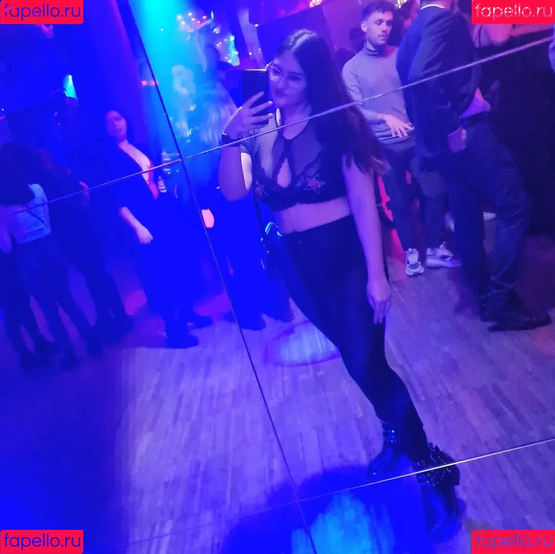 Ann Cygnus Onlyfans Photo Gallery 