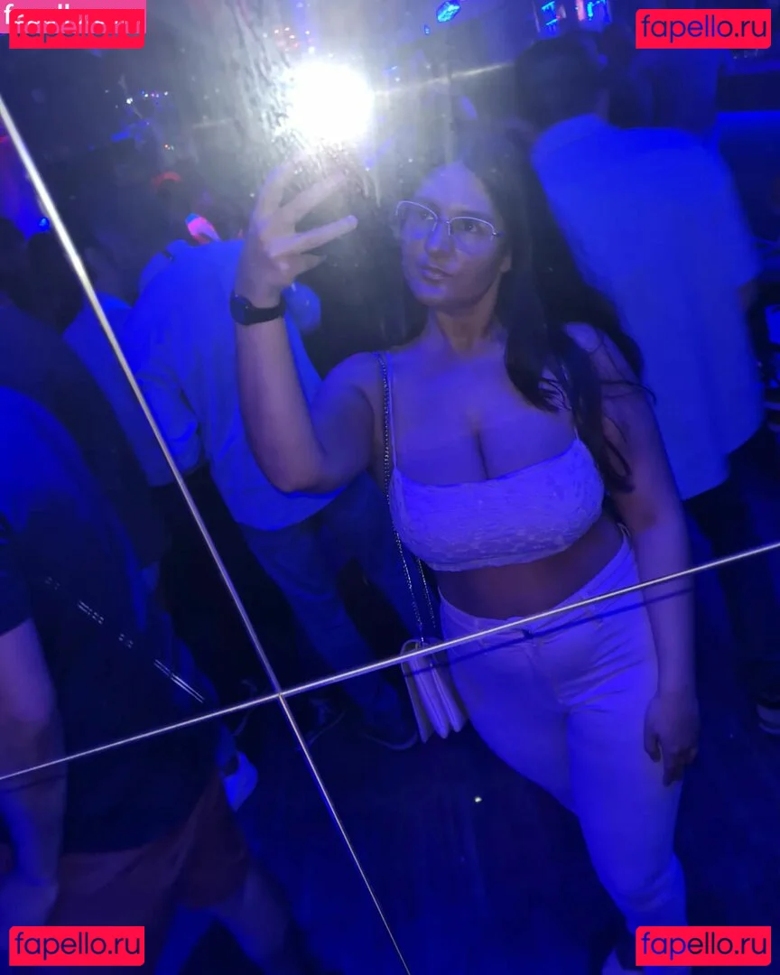 Ann Cygnus Onlyfans Photo Gallery 