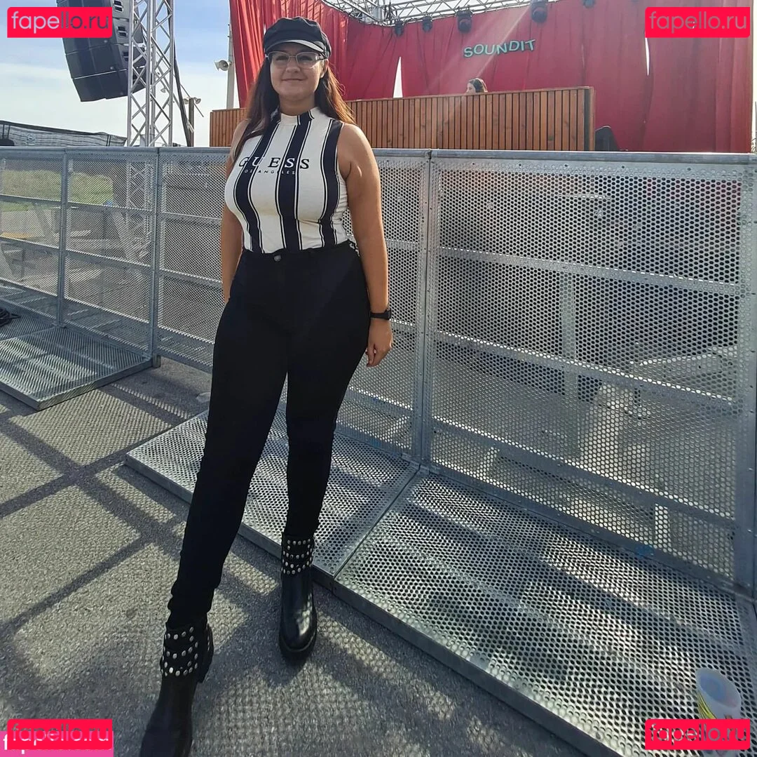 Ann Cygnus Onlyfans Photo Gallery 