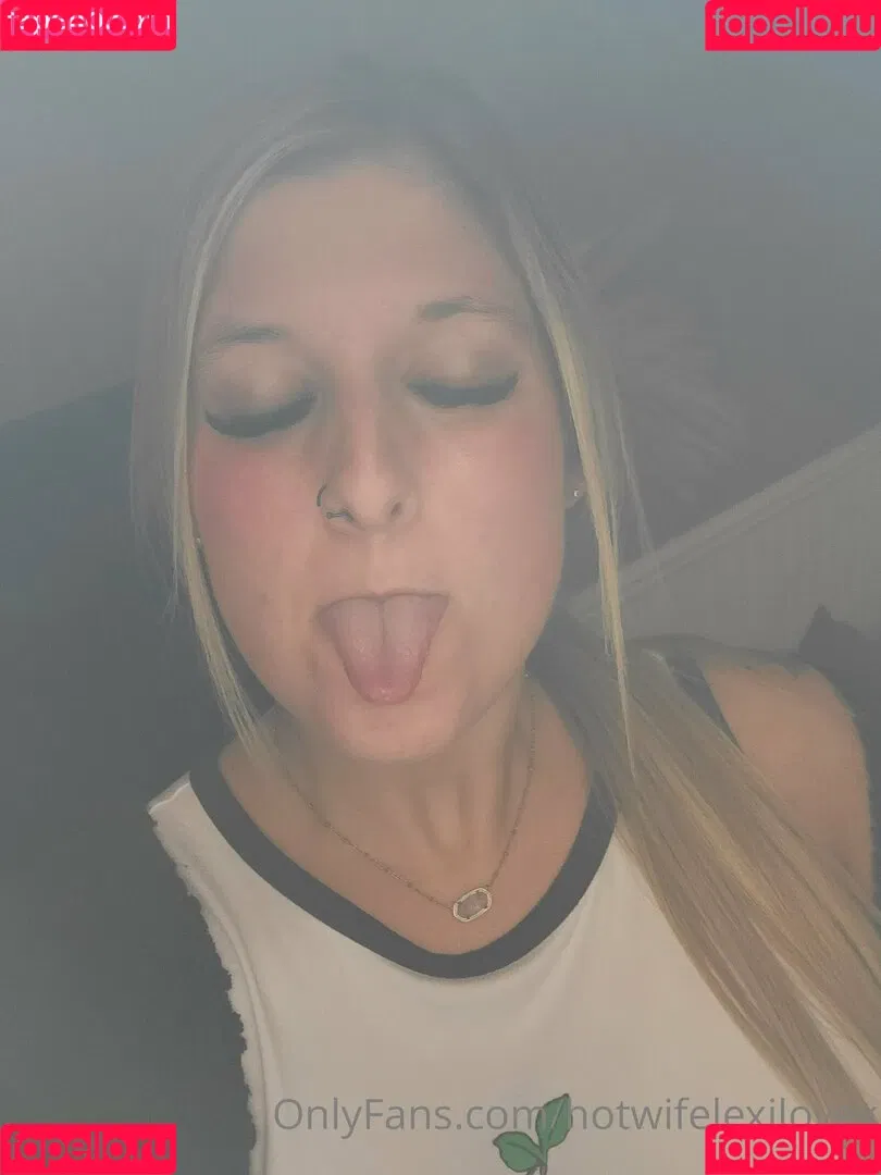 hotwifelexilovex Onlyfans Photo Gallery 