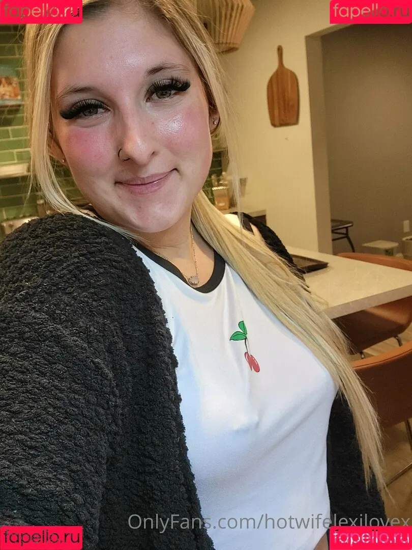 hotwifelexilovex Onlyfans Photo Gallery 