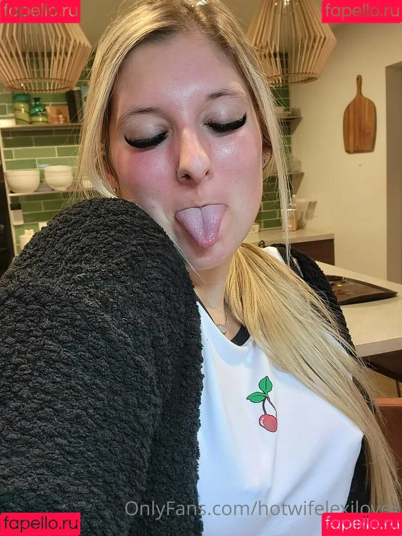 hotwifelexilovex Onlyfans Photo Gallery 