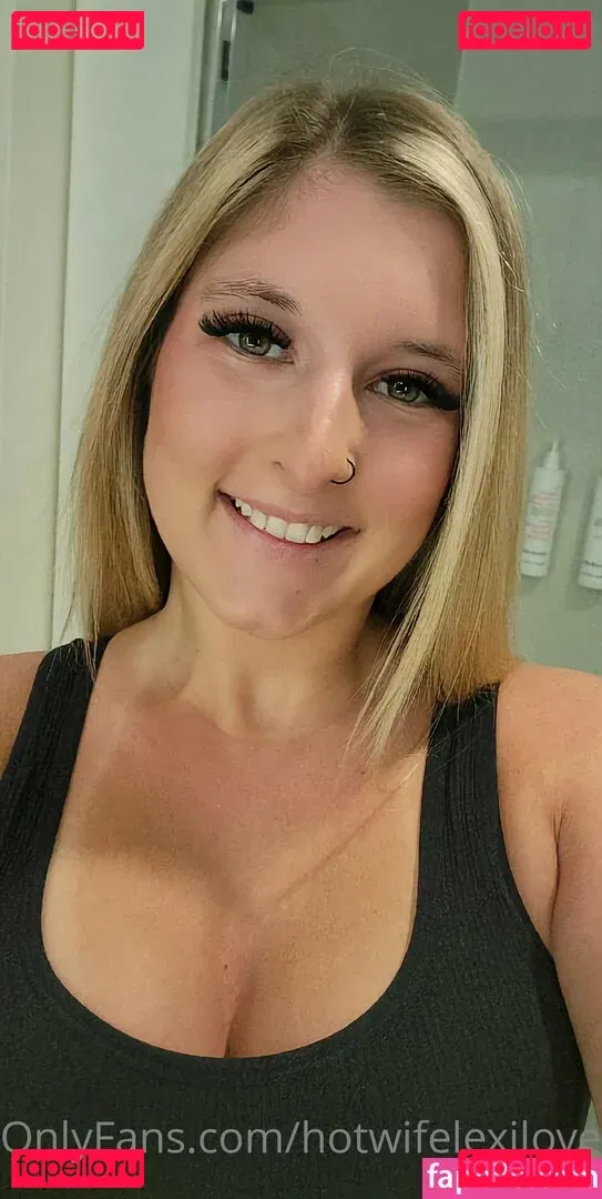 hotwifelexilovex Onlyfans Photo Gallery 
